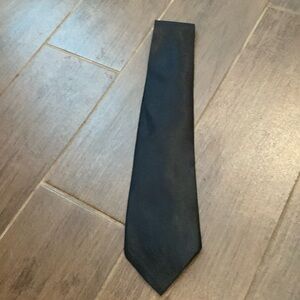 Long black “Gangster” satin tie. BRAND NEW. Unisex
